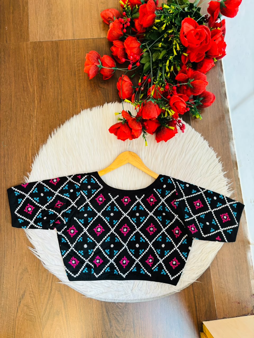 Dreamy Deal-Gujrati Stitch Blouse
