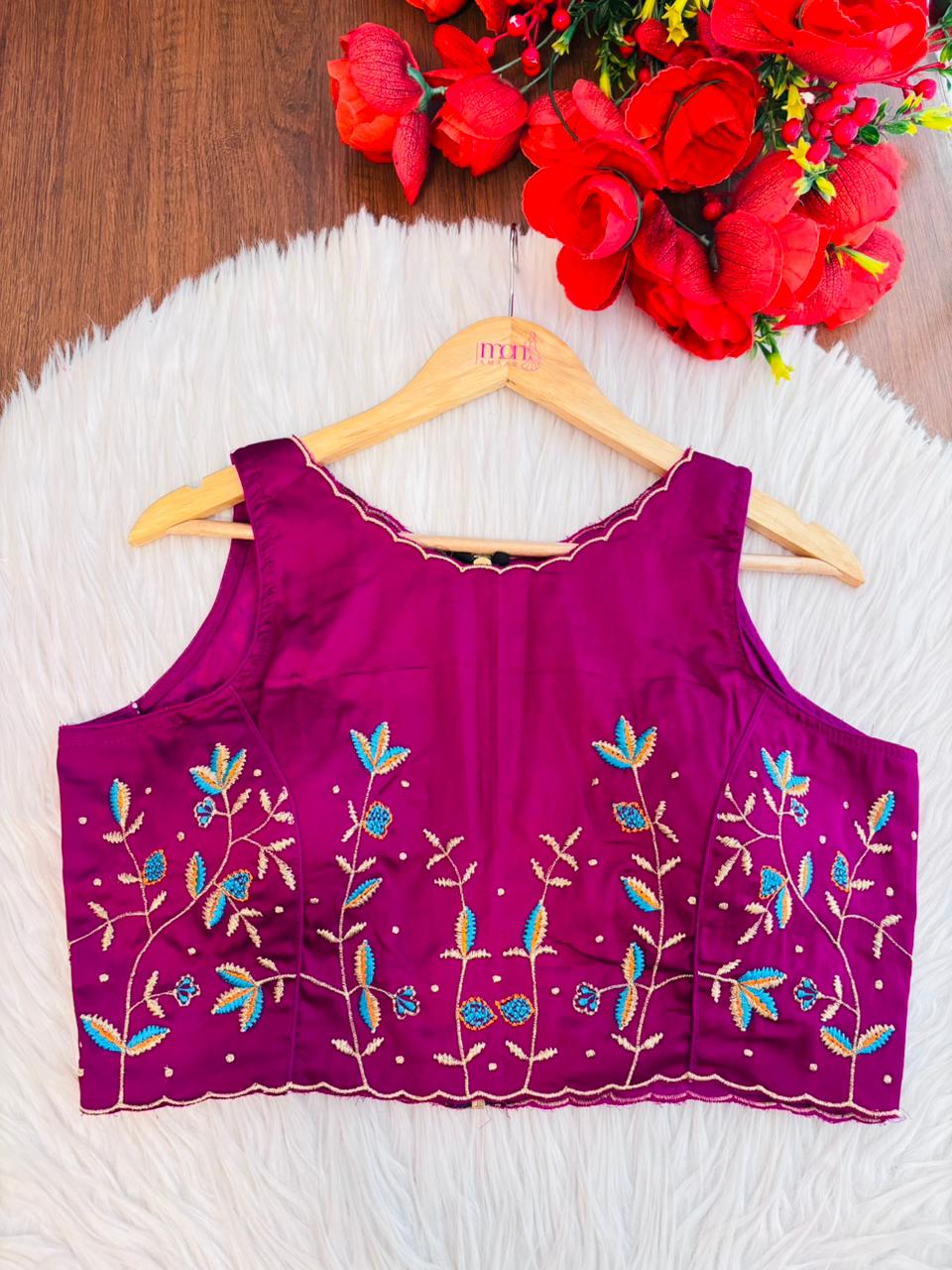 Rising Rever Floral Embroidery Blouse